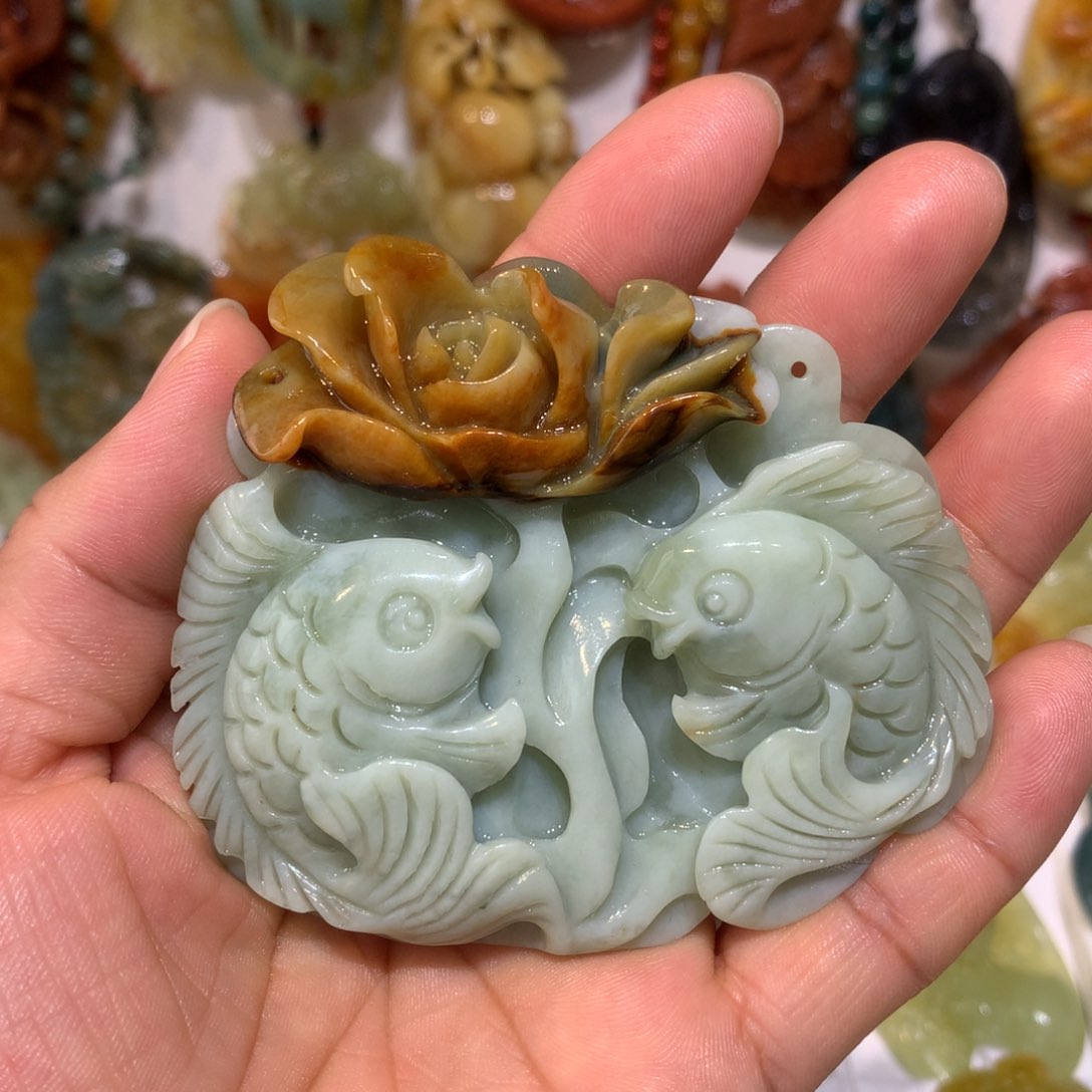 蛇纹石玉颈饰未镶嵌