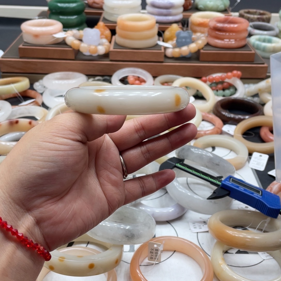 石英岩玉手镯未镶嵌用****3