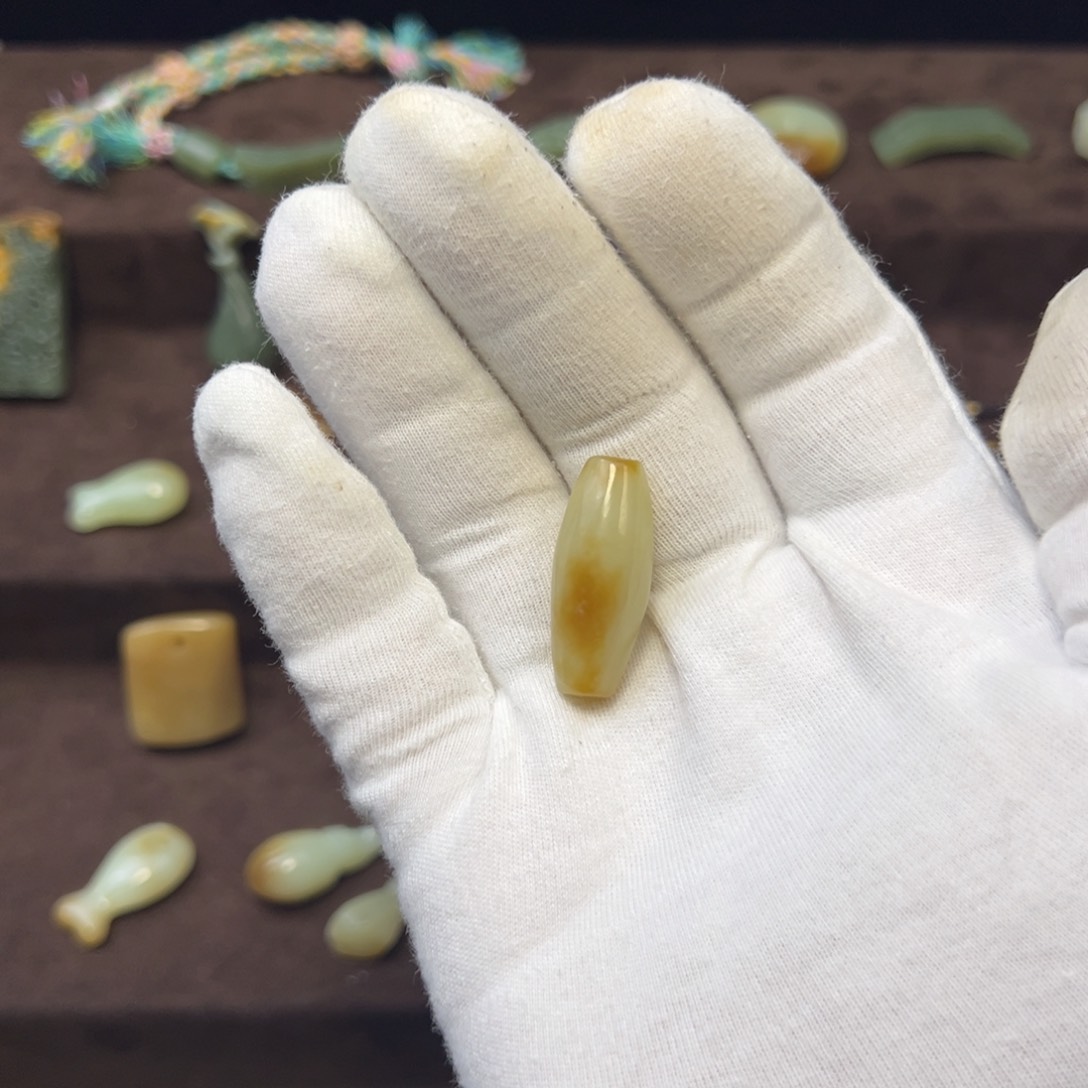 柳****和田玉（糖玉）未镶嵌颈饰