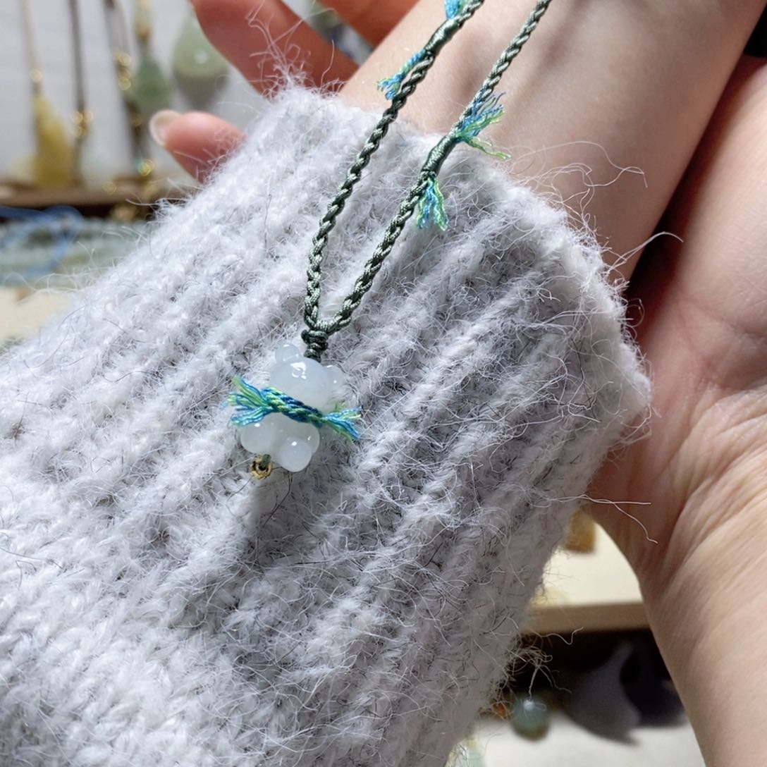 和田玉颈饰未镶嵌白冰围脖小熊