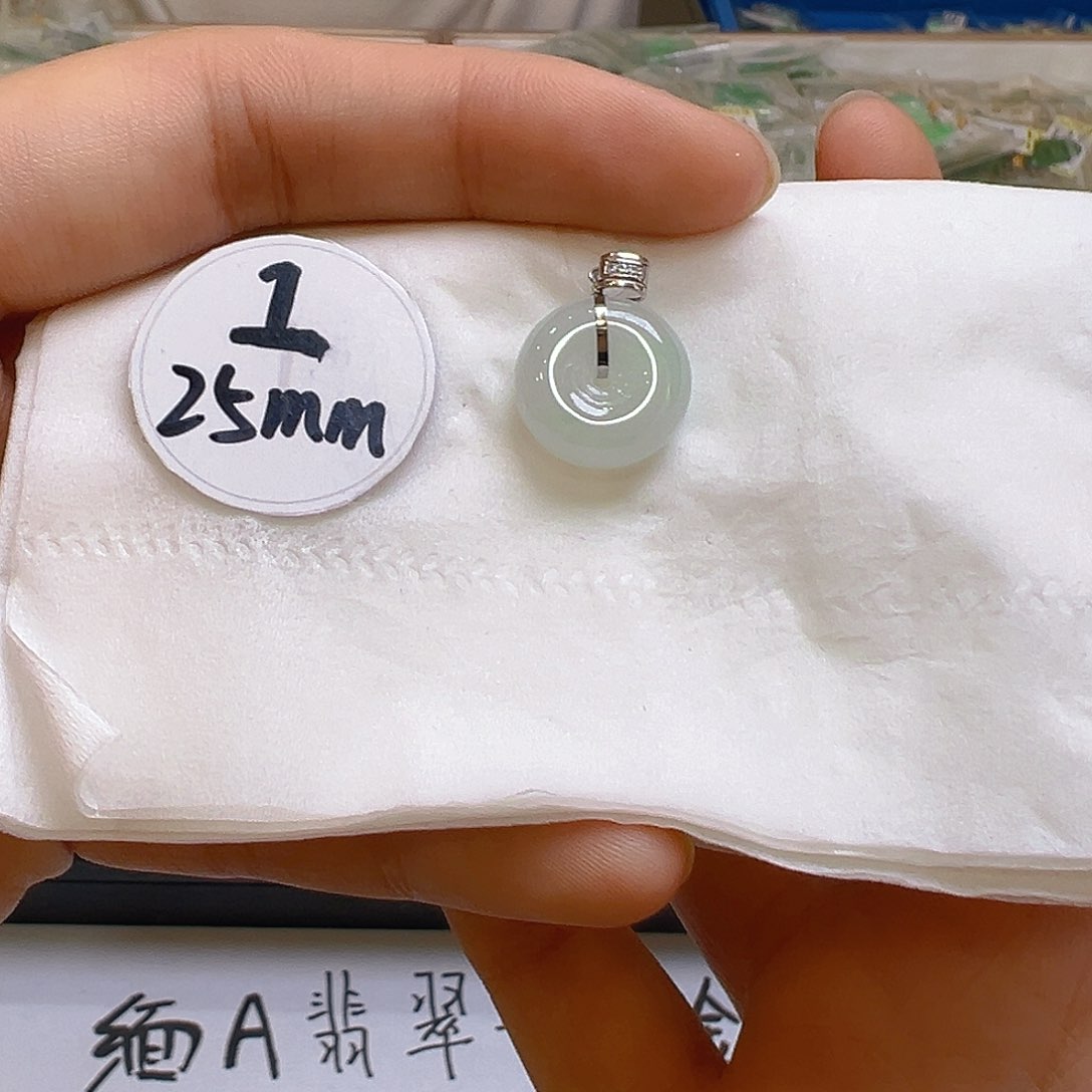 翡翠吊坠(不含链)18K金镶嵌翡翠