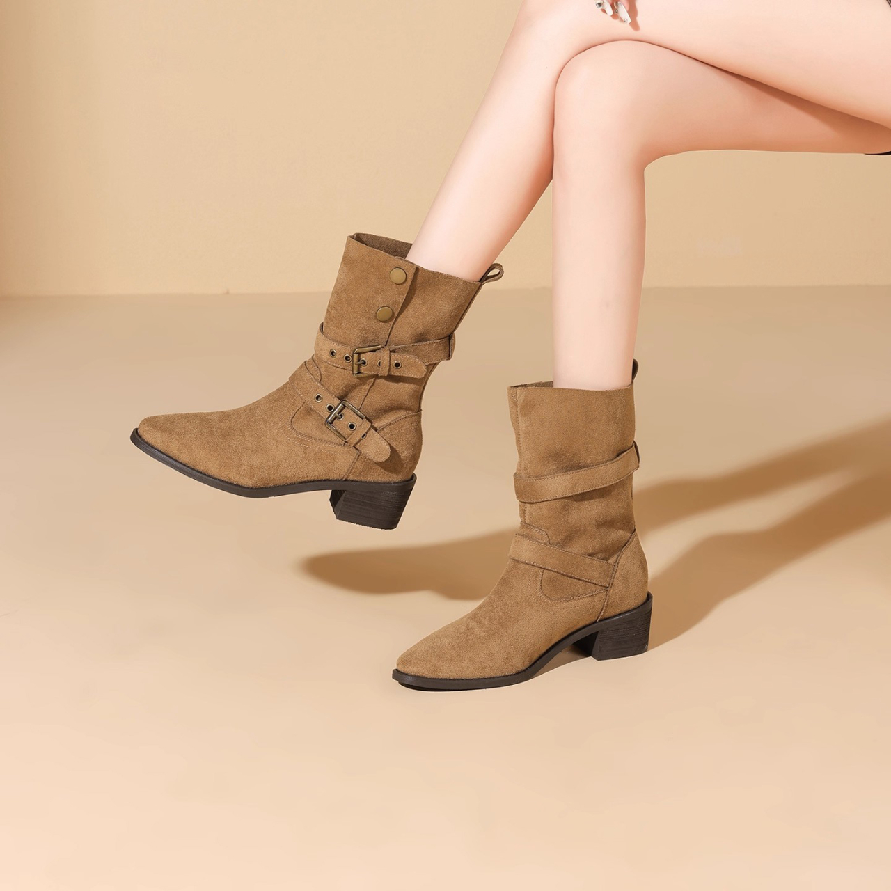 街头潮流百搭机车风短靴2025新款真皮甜酷辣妹厚底防滑系扣时装靴