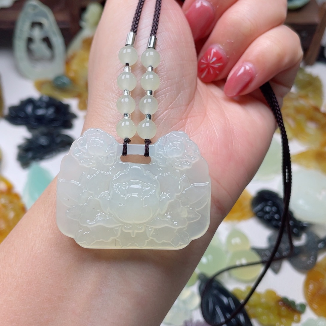 蛇纹石玉颈饰未镶嵌