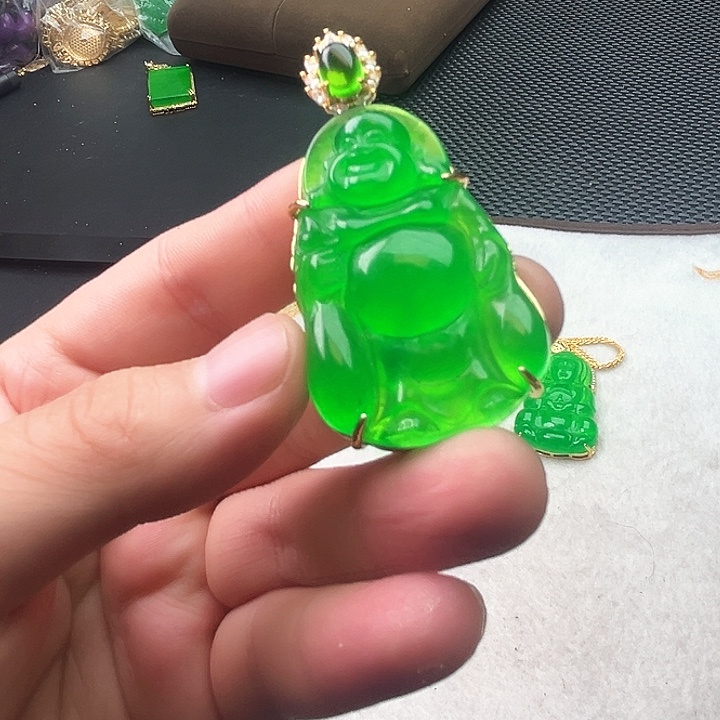 翡翠颈饰未镶嵌嗷嗷