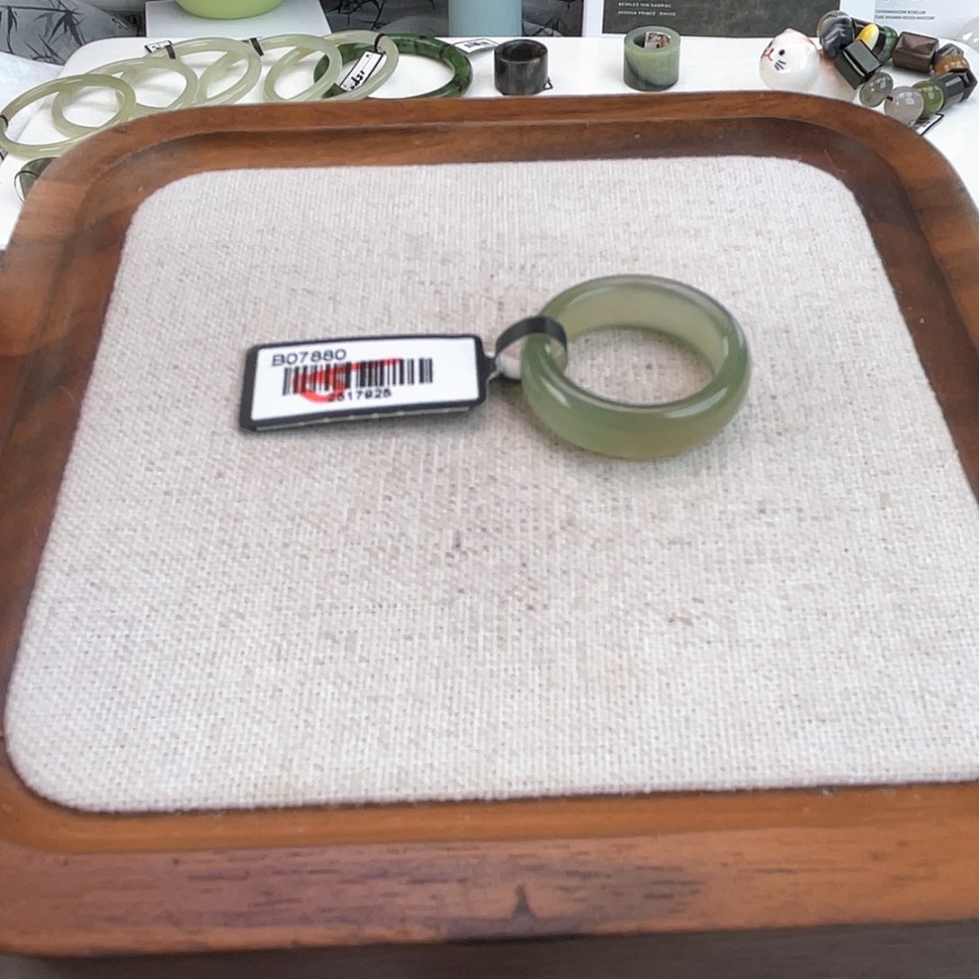 和田玉未镶嵌戒指U145苹果绿圆切17不退换