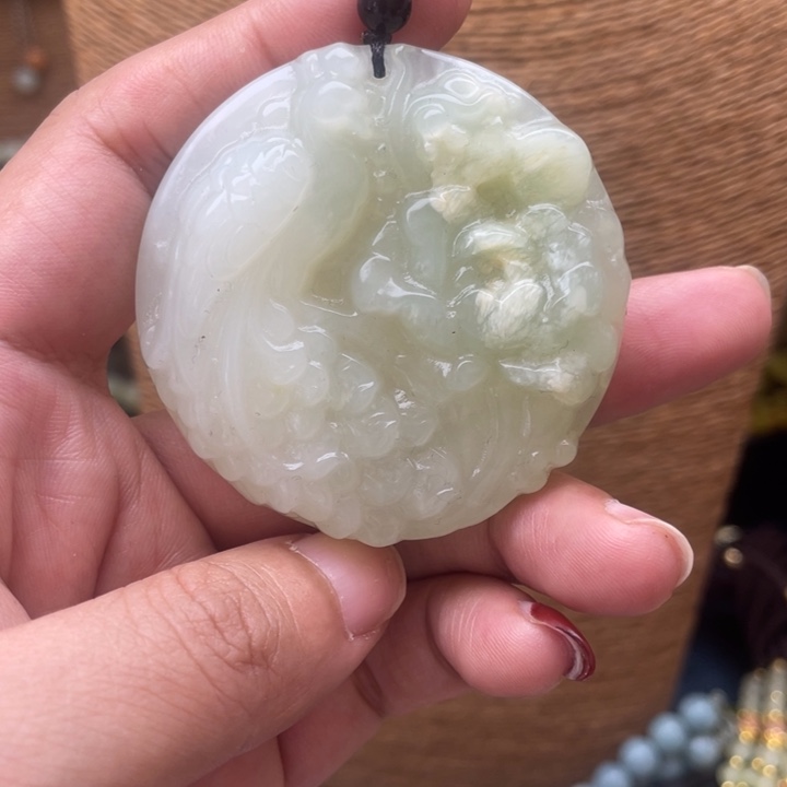 蛇纹石玉吊坠合金