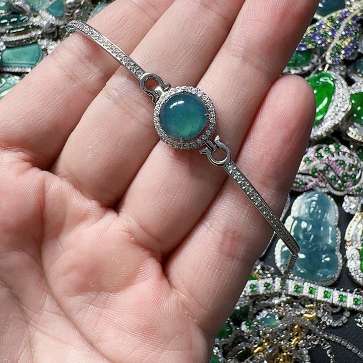 翡翠颈饰未镶嵌天然A货翡翠放漏