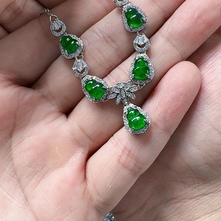 翡翠颈饰未镶嵌天然A货翡翠放漏