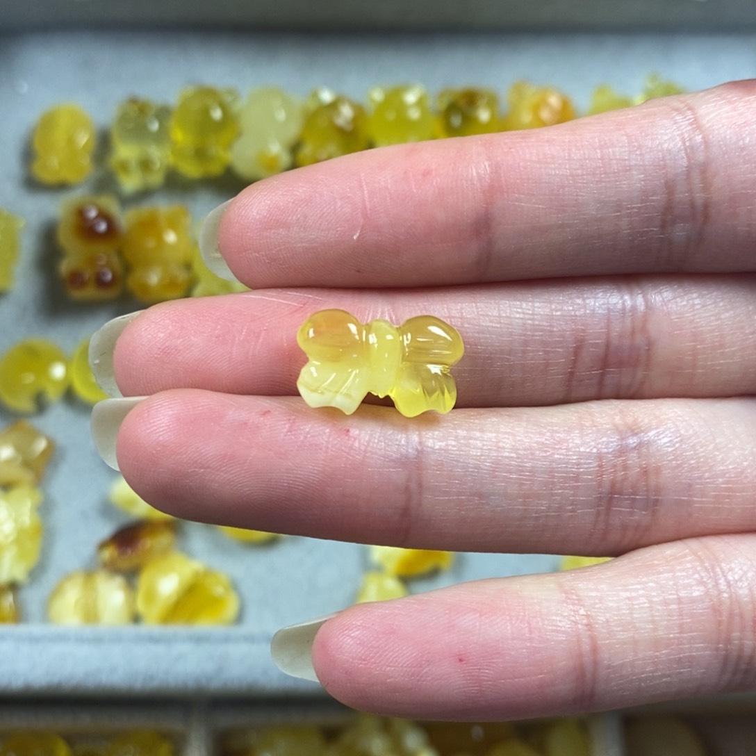 琥珀裸石未镶嵌常*总蝴蝶结