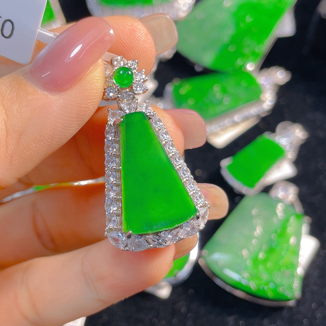 翡翠银S925镶嵌颈饰翡翠