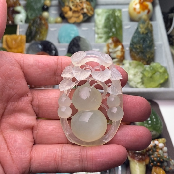 蛇纹石玉未镶嵌颈饰