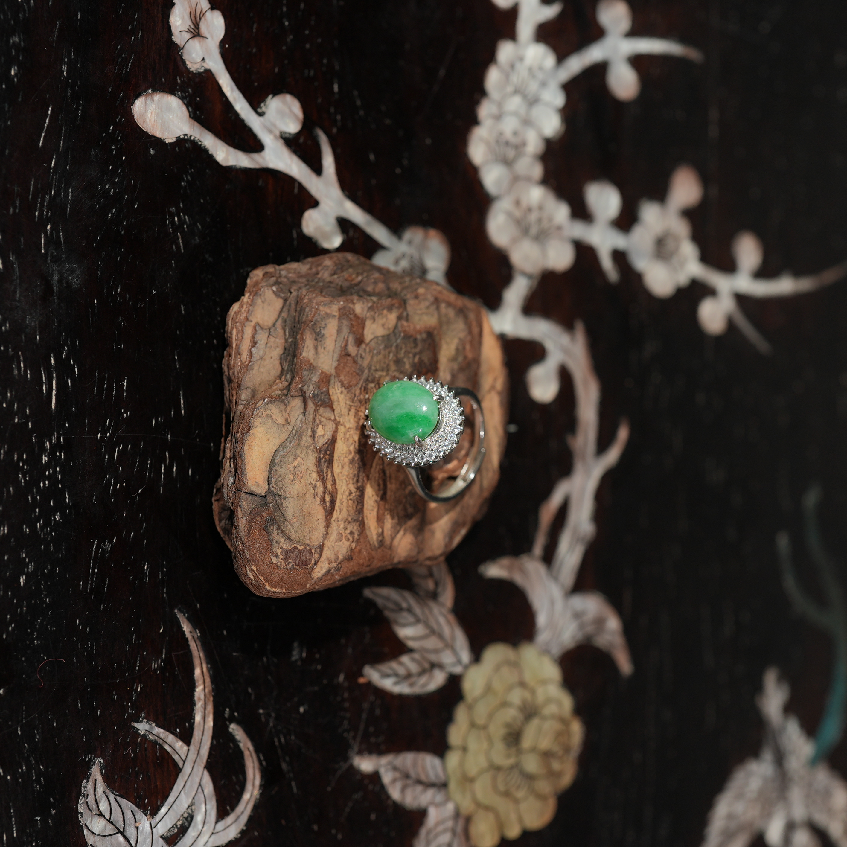 1.12香港王老板-翡翠镶嵌戒指4y88