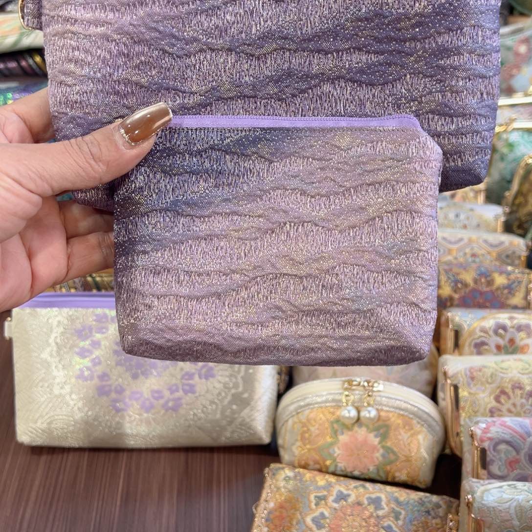 小***分蚕丝福利紫色霞云套包