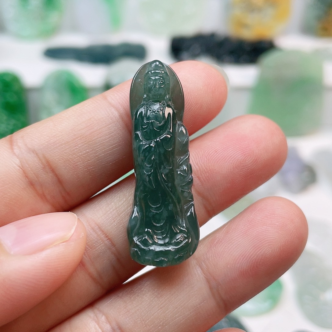 翡翠颈饰未镶嵌观音