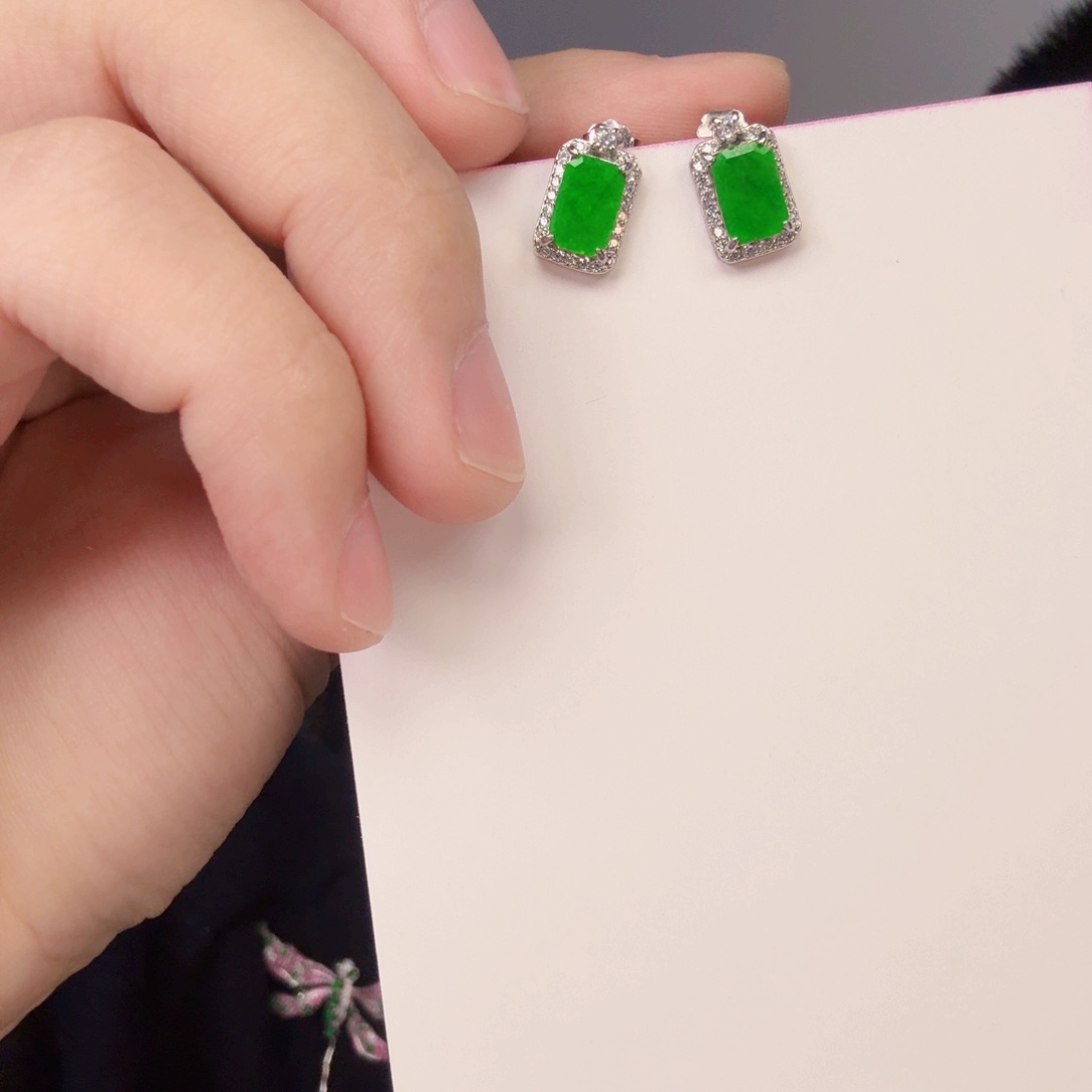 翡翠颈饰未镶嵌一对