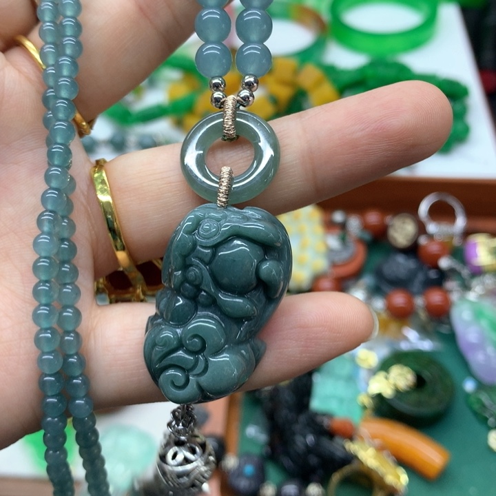 颈饰未镶嵌翡翠吊坠