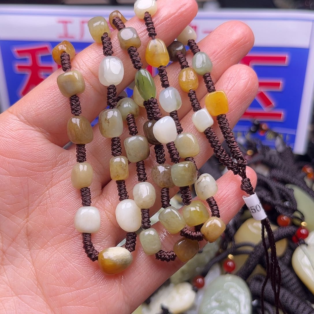 颈饰未镶嵌和田玉