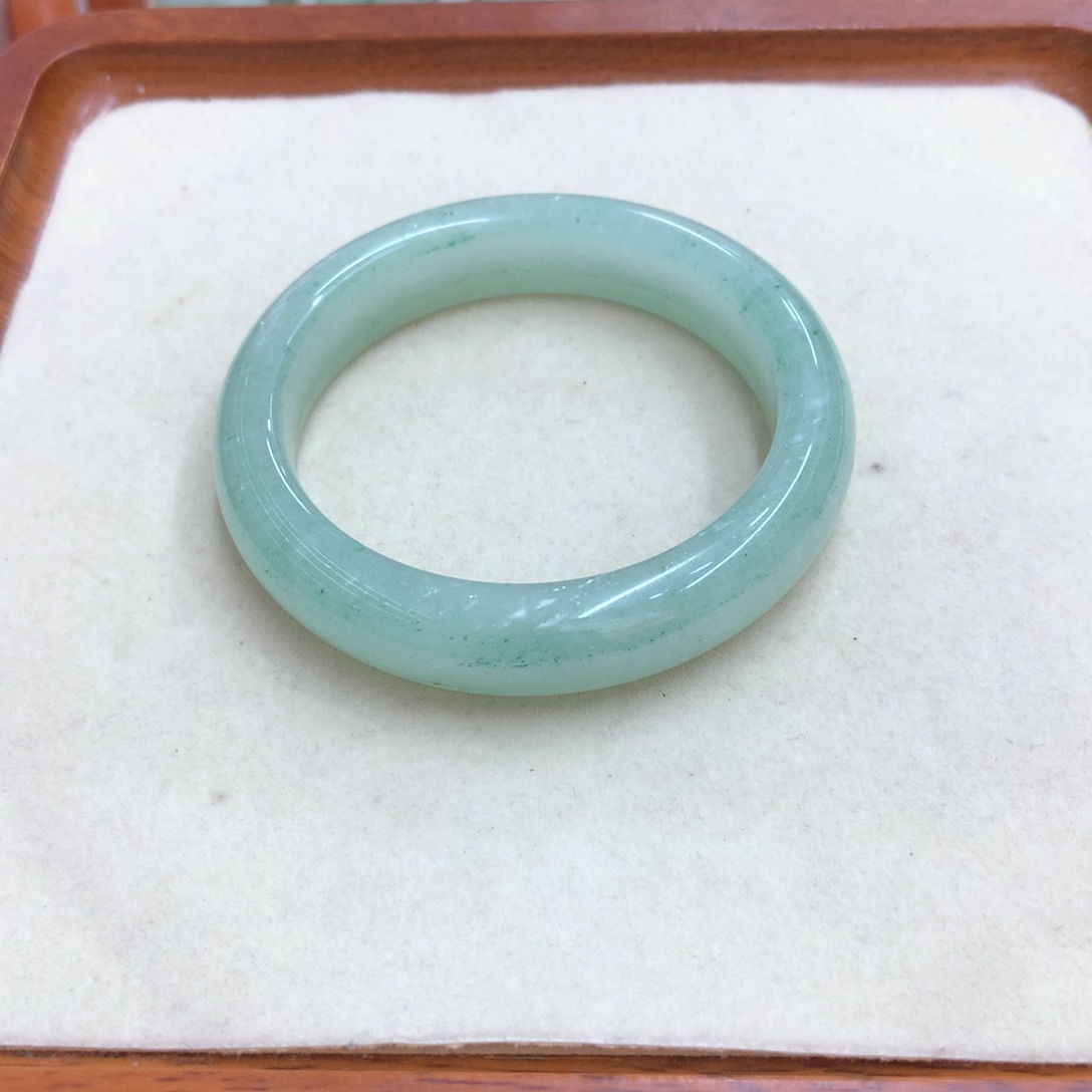 石英岩玉手镯未镶嵌