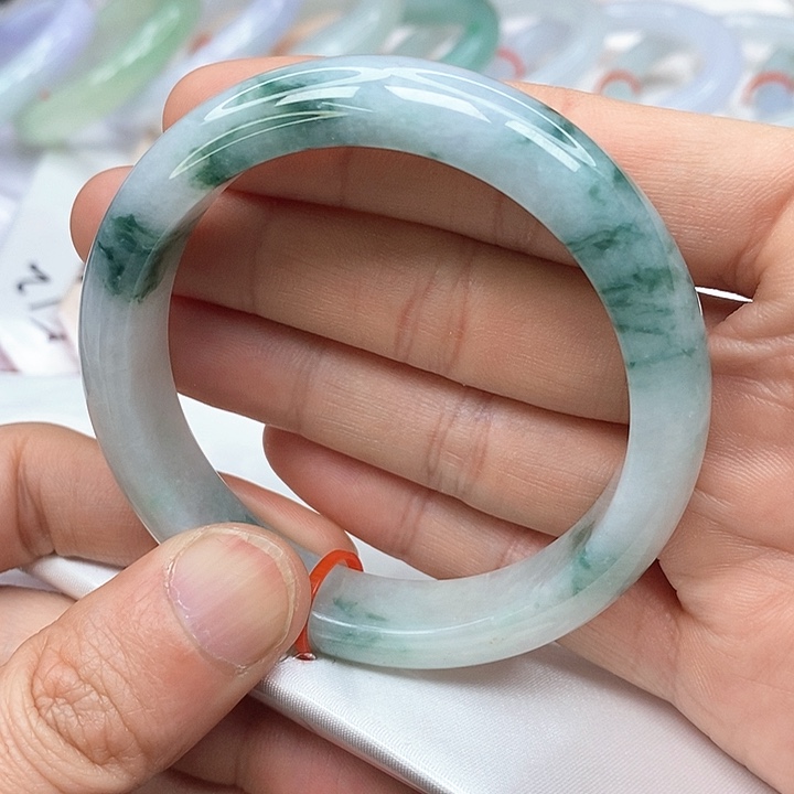 翡翠手镯未镶嵌59圈
