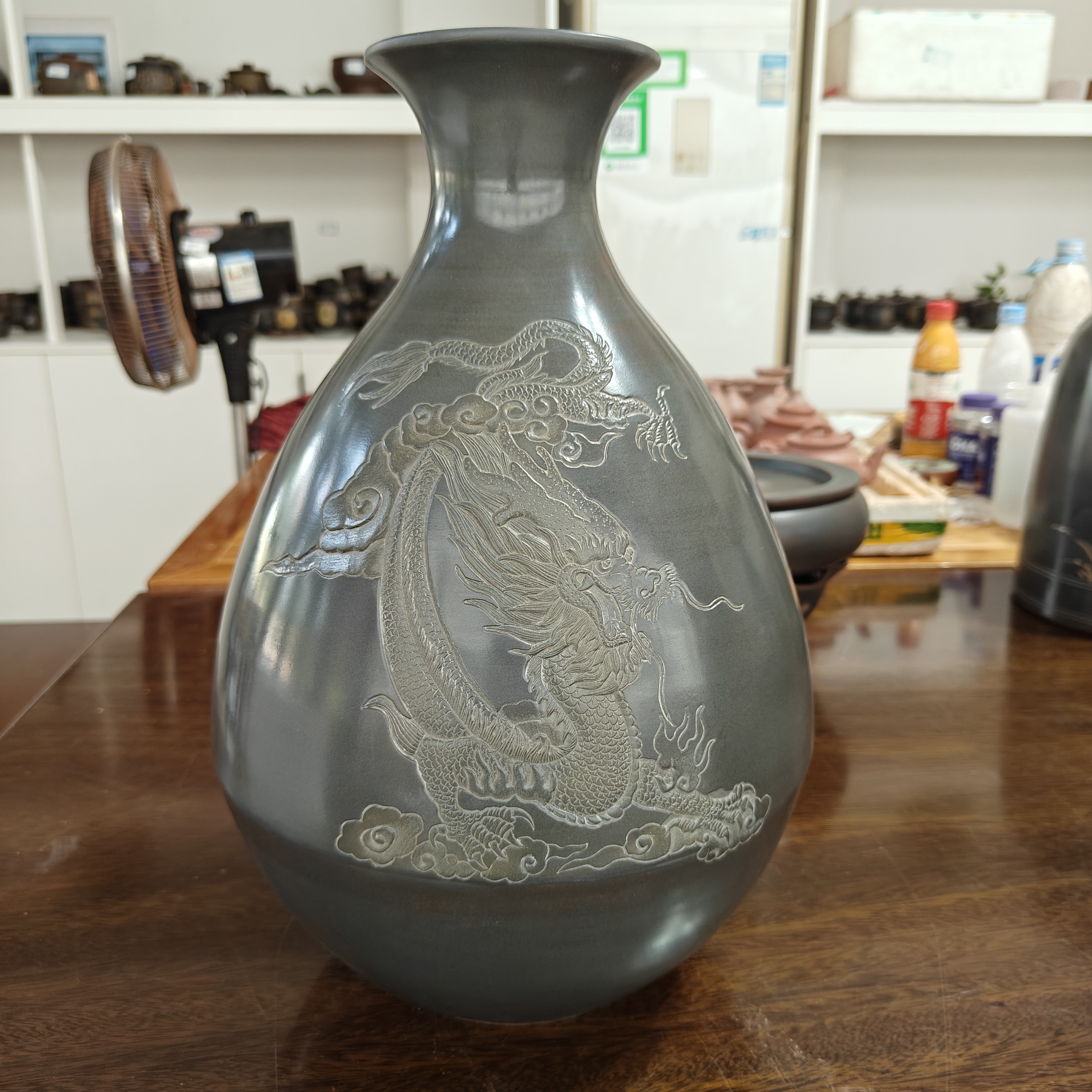 坭兴陶纯手工花瓶摆件浮雕龙，高约39厘米