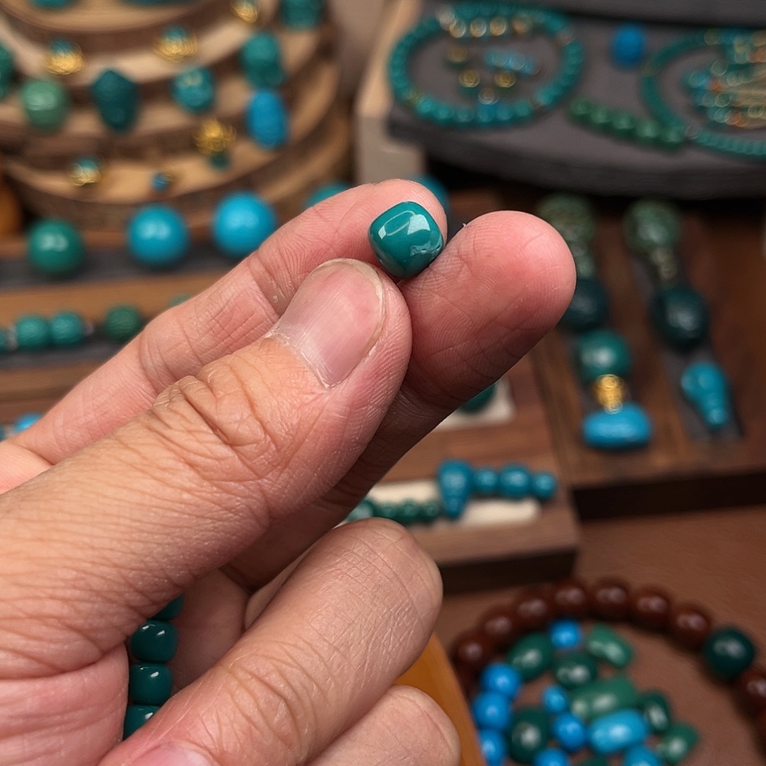 太***肩绿松石未镶嵌手串