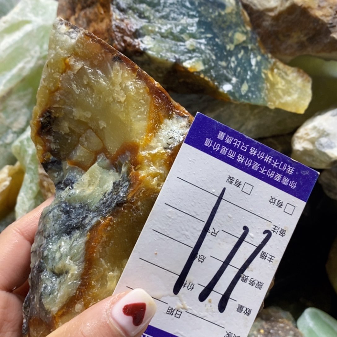 蛇纹石玉原石未镶嵌一*风