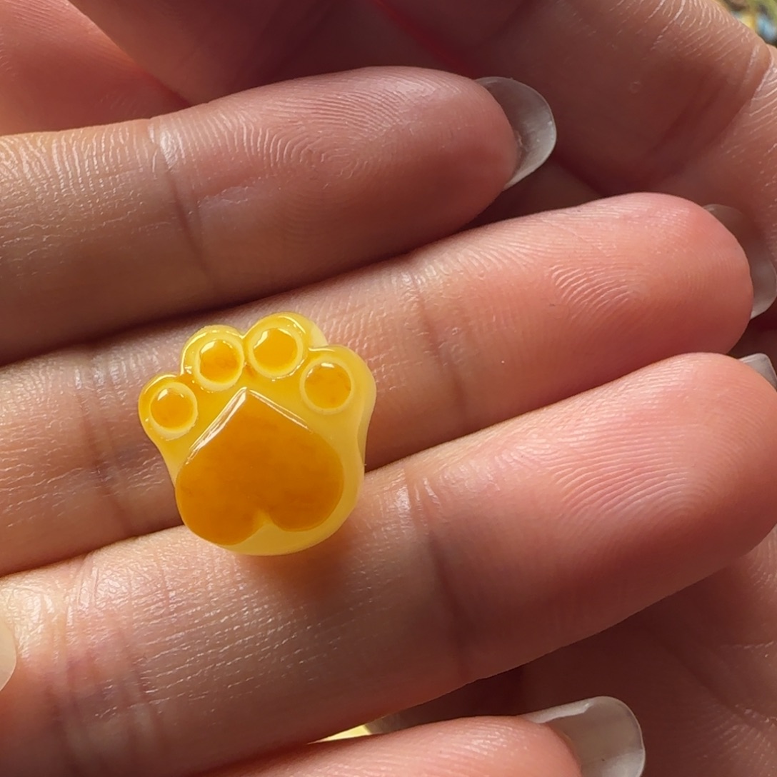 窝***蜜蜡未镶嵌颈饰蜜蜡俏色熊掌