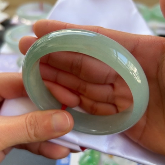 翡翠手镯未镶嵌手镯