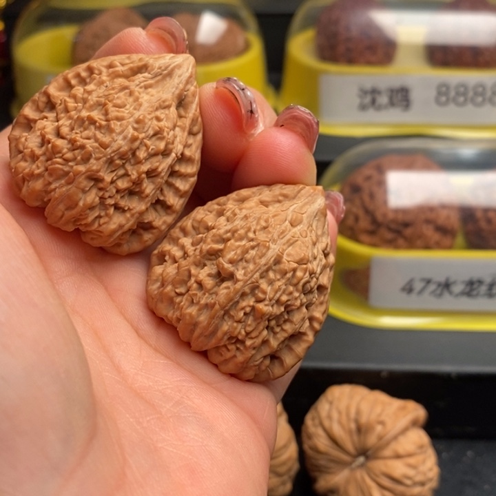 35加塔尖文玩核桃把件