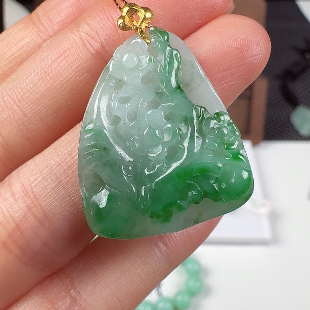 翡翠18K金镶嵌颈饰