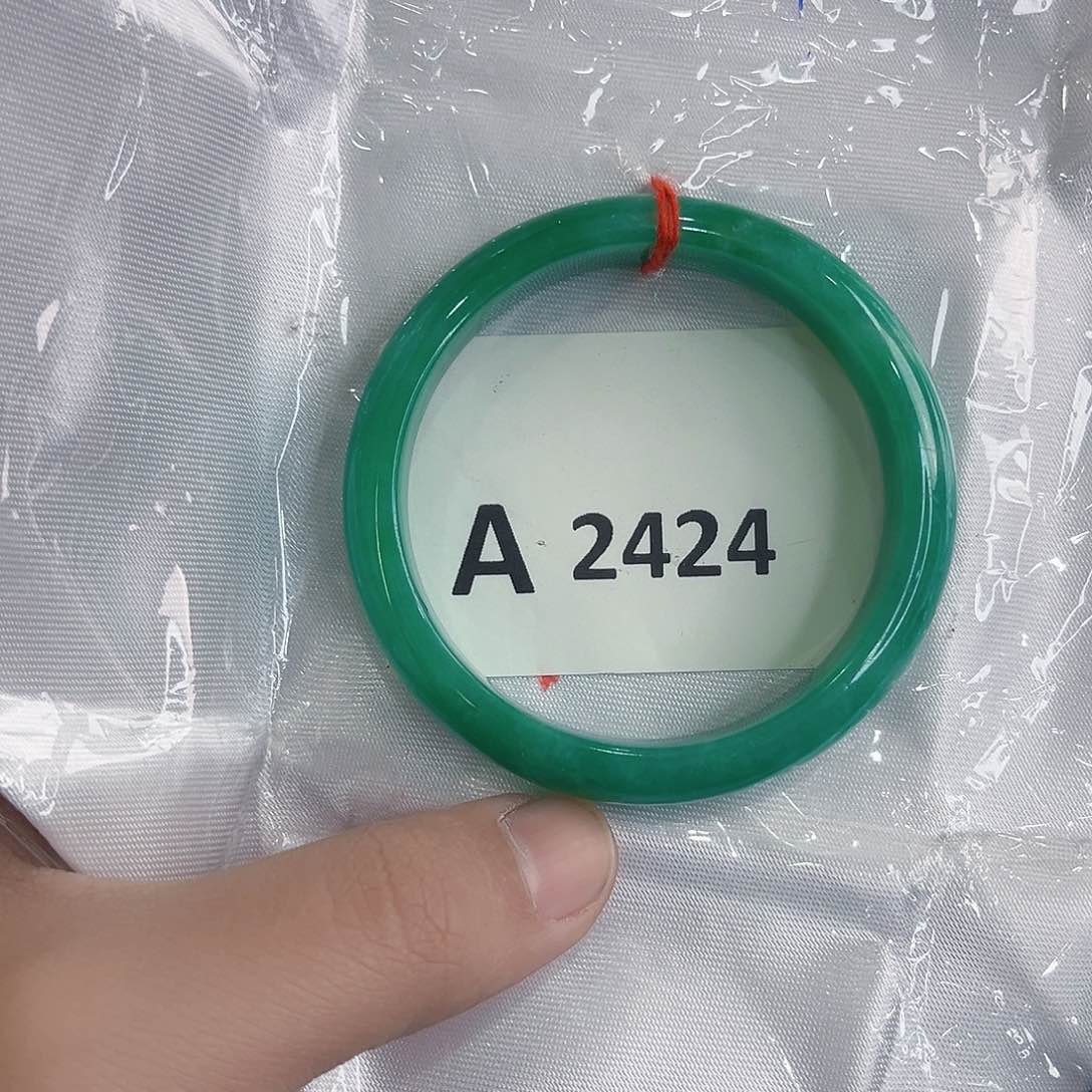 翡翠手镯未镶嵌多样性