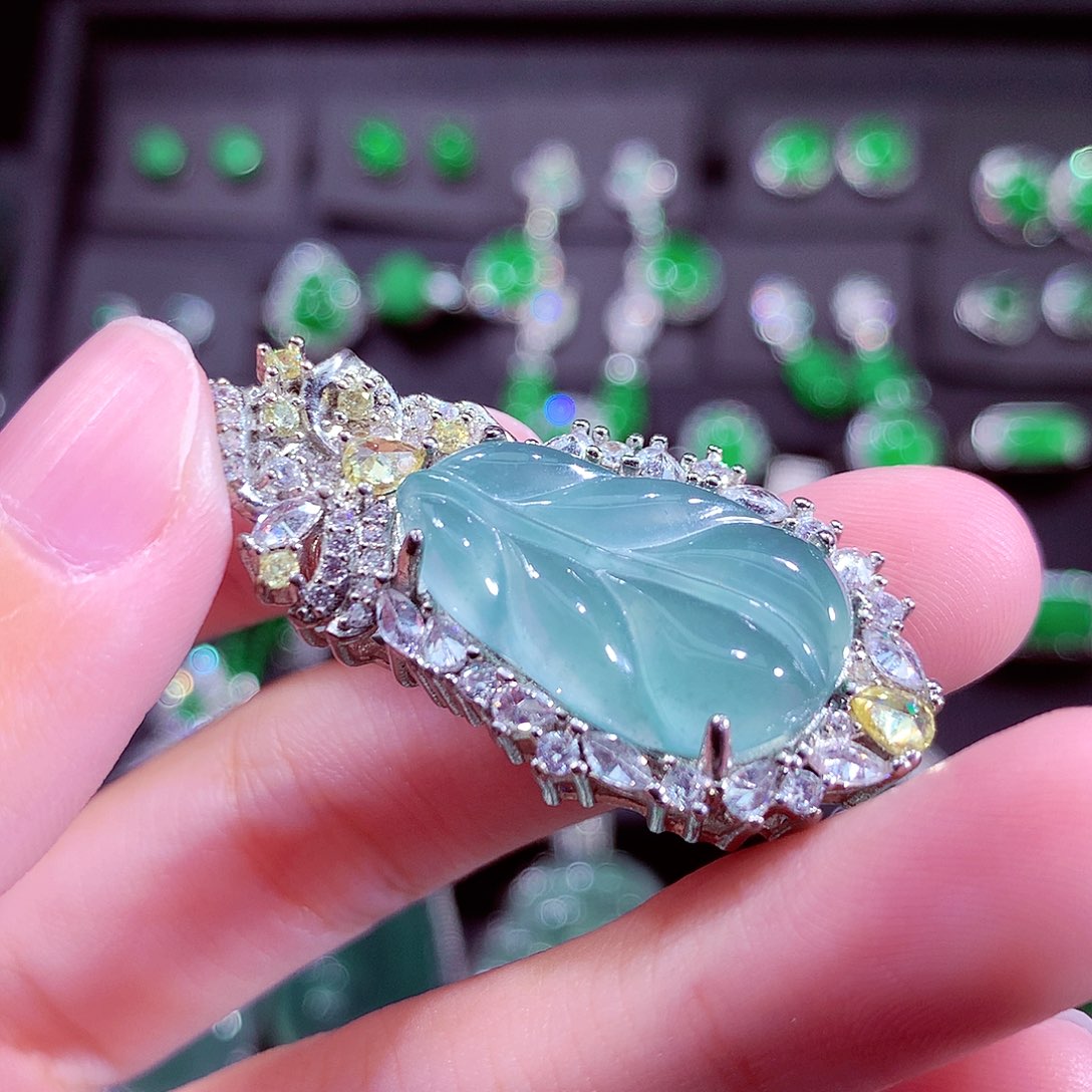 颈饰未镶嵌翡翠天然