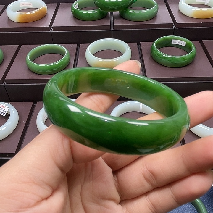 和田玉（碧玉）未镶嵌手镯