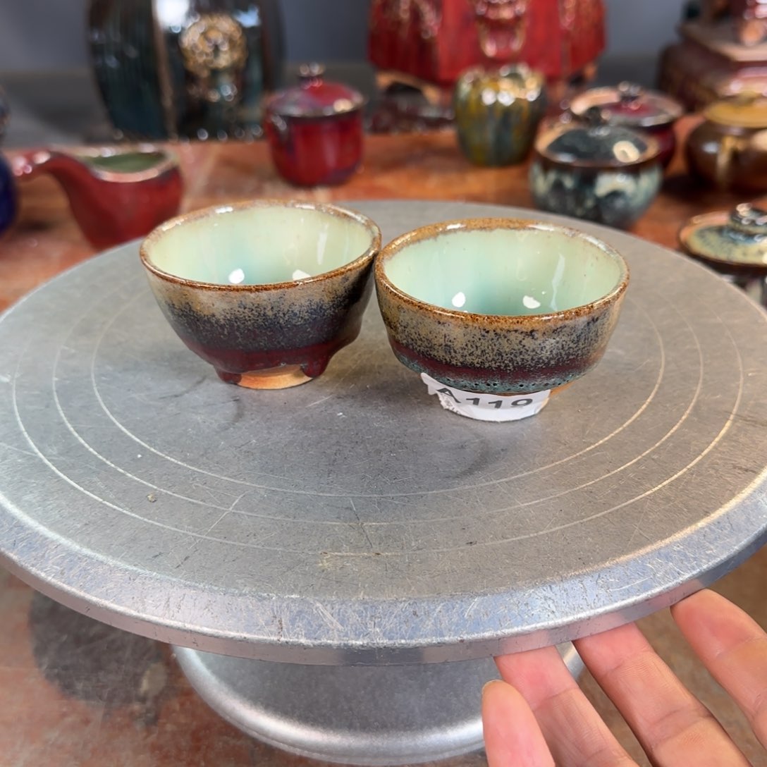 紫砂花盆?**?119     两个