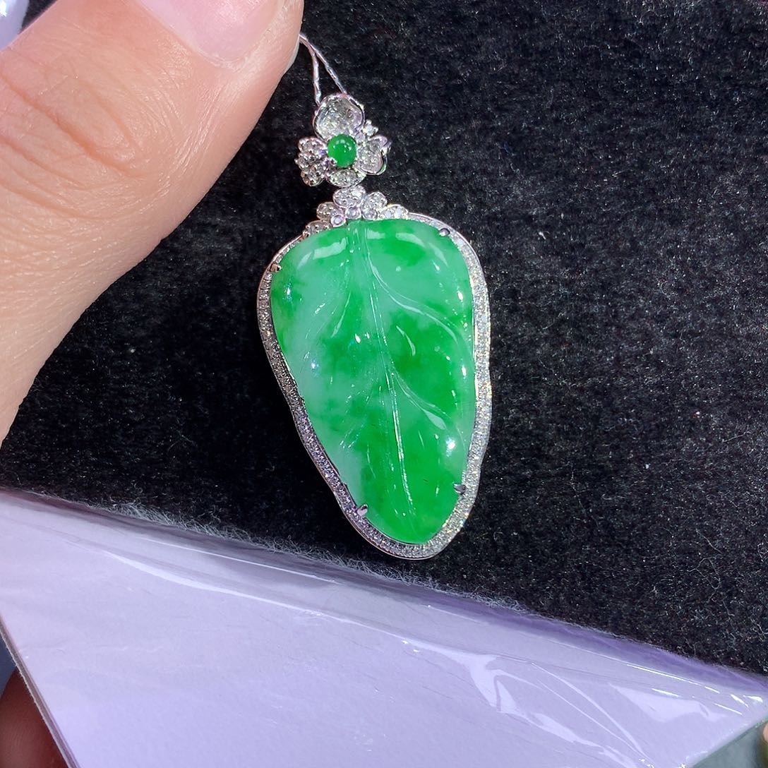 翡翠吊坠(赠链)18K金镶嵌