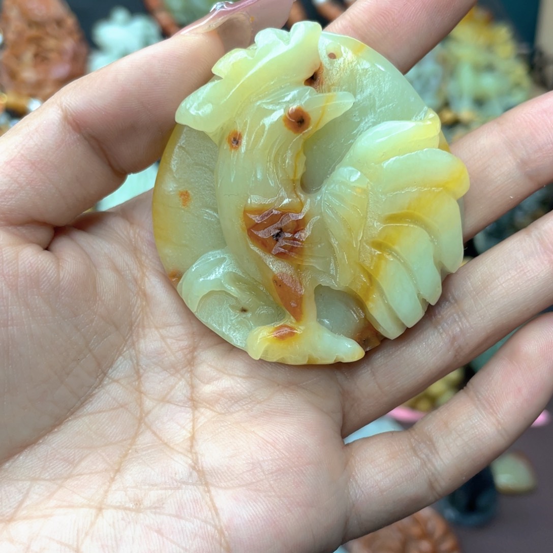 蛇纹石玉颈饰未镶嵌