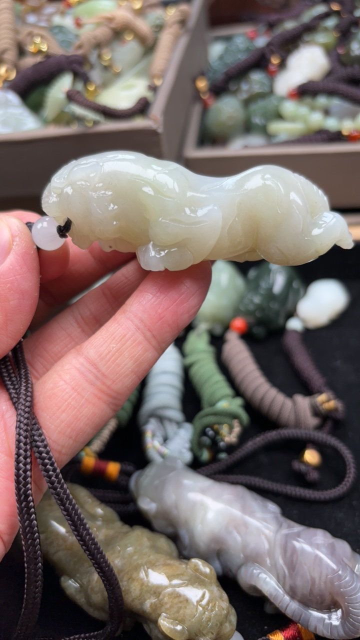 保真和田玉老虎时尚吊坠百搭精雕拍一发一手工精致气质