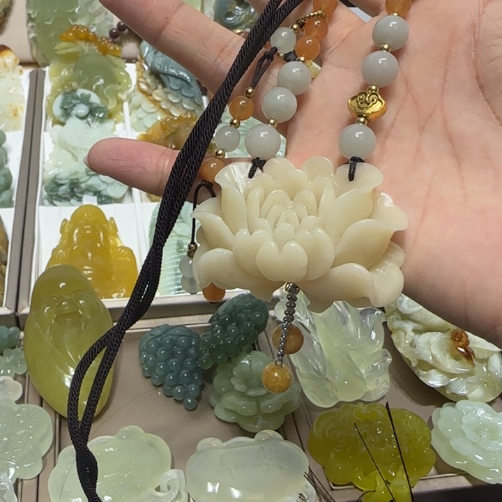 蛇纹石玉吊坠未镶嵌