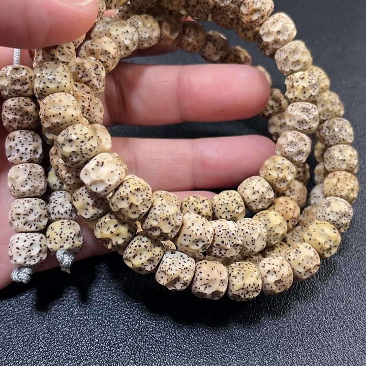 豆***儿星月菩提吊坠雕刻无相120颗9×8