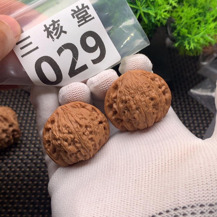 文玩核桃把件绣球37