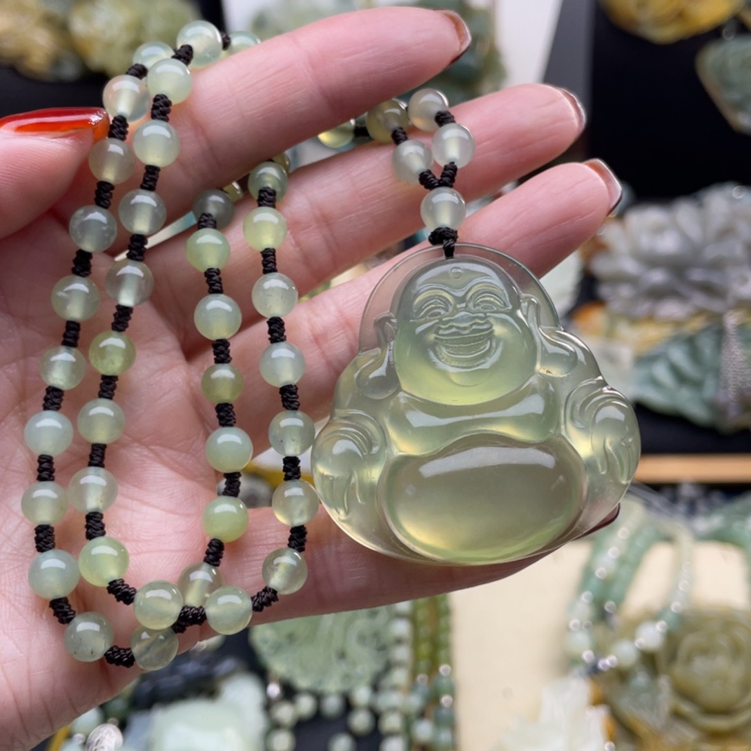 蛇纹石玉颈饰未镶嵌