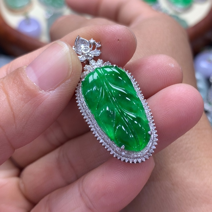 翡翠吊坠(不含链)18K金镶嵌