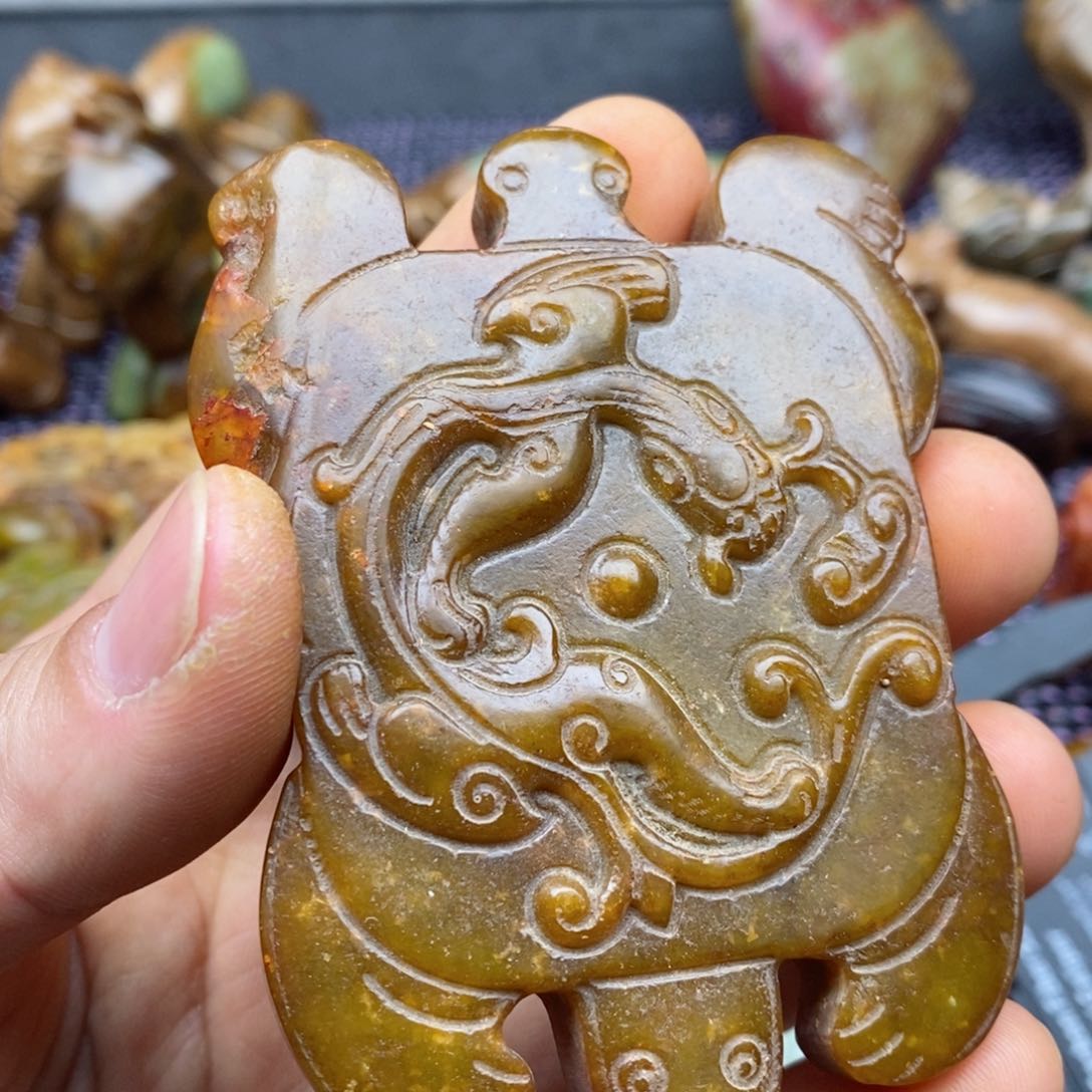 蛇纹石玉颈饰足银镀金镶嵌