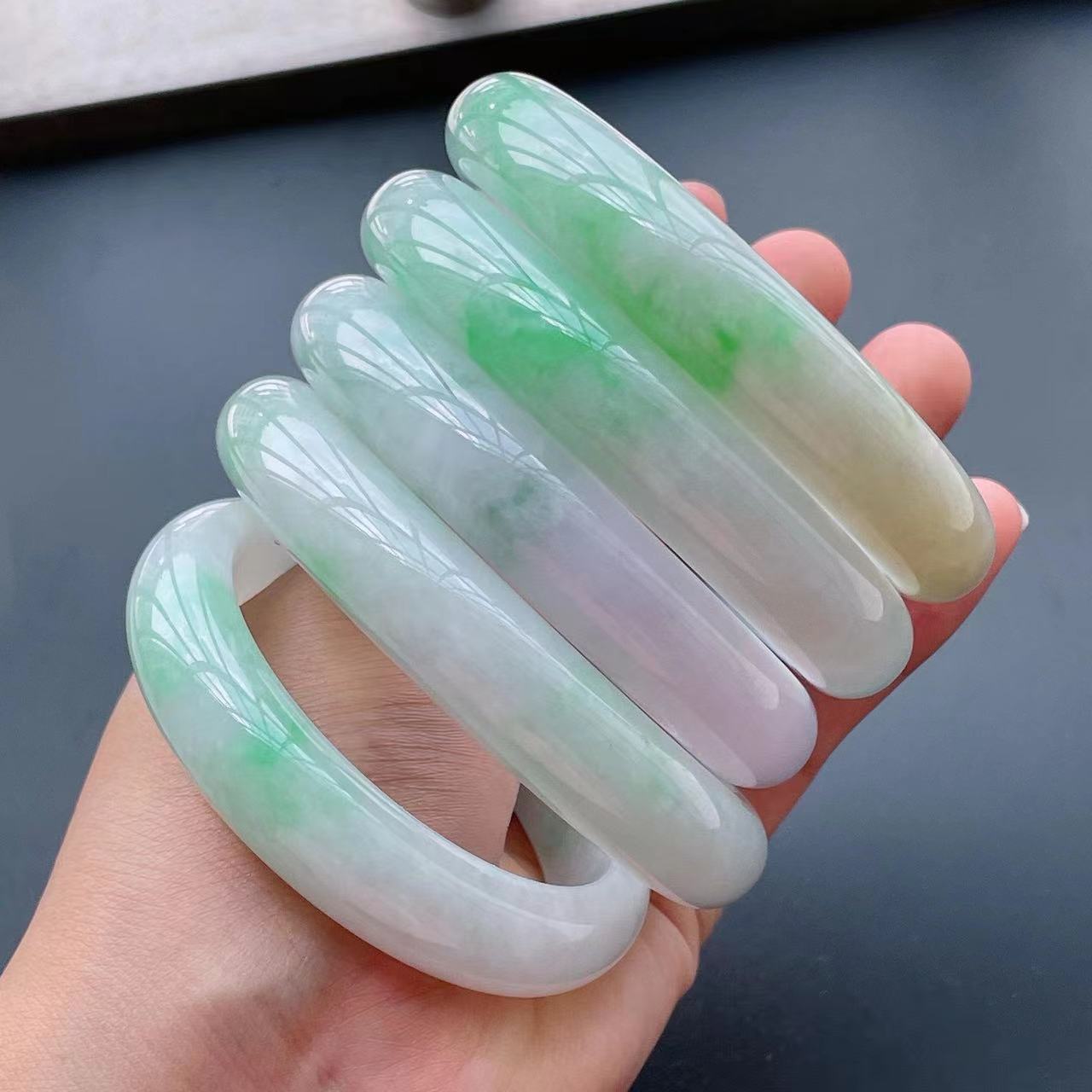 夜班时尚大气高冰女款百搭绿色冰透飘花手镯