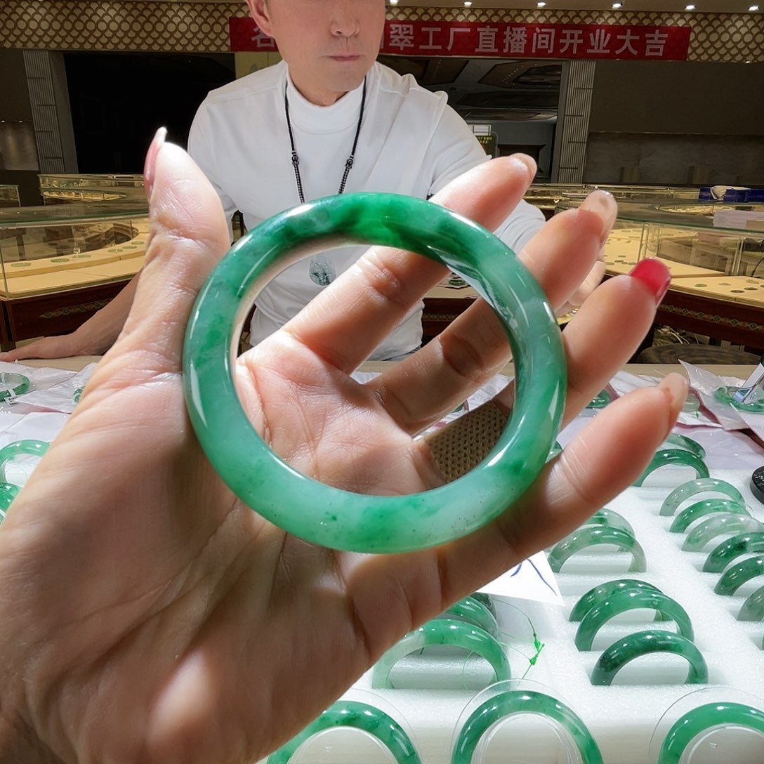 石英质玉颈饰未镶嵌一个