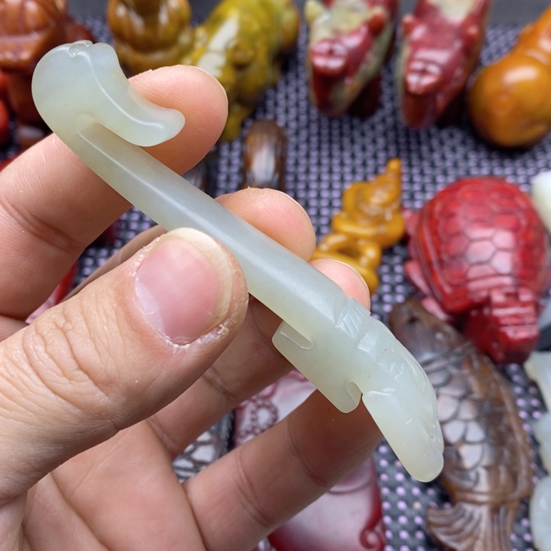 蛇纹石玉颈饰未镶嵌