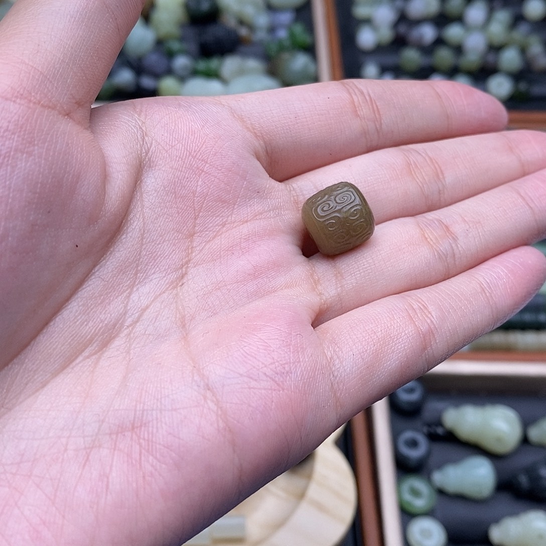 T***仔和田玉未镶嵌珠宝半成品