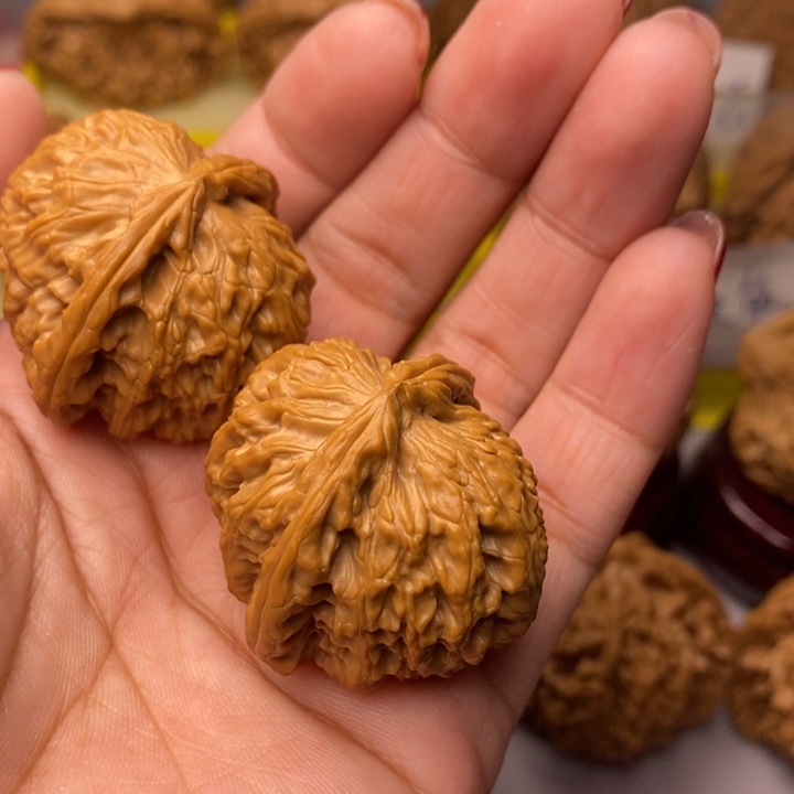 文玩核桃把件白狮子头