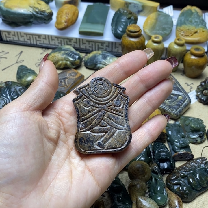 岫岩河磨玉（透闪石质玉）挂件未镶嵌湄*