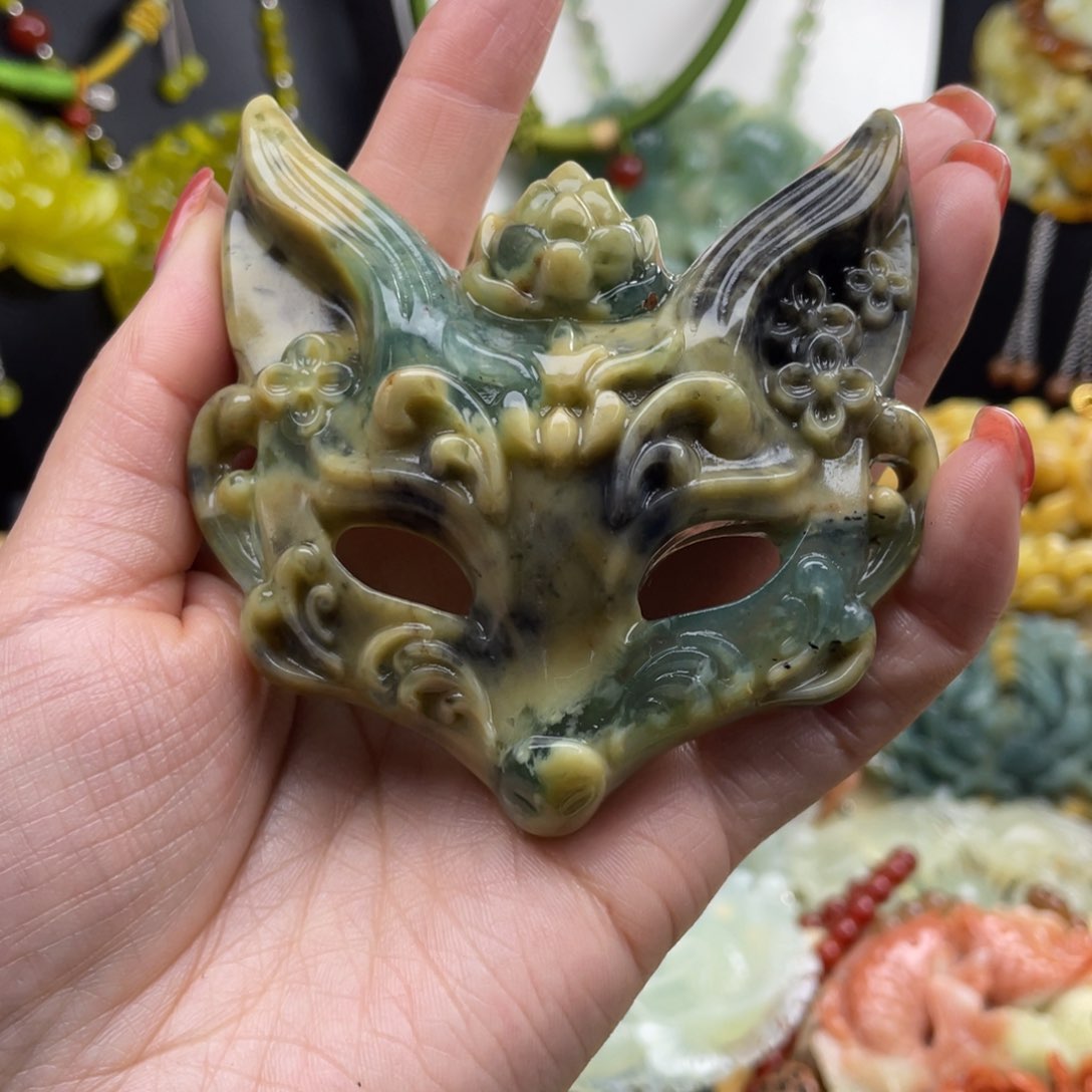 未镶嵌蛇纹石玉颈饰润*